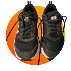 Black and White Under Armour Athletic Sneakers size 7 y